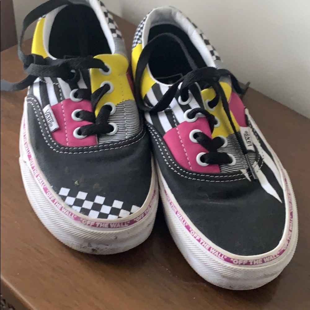 Women’s/ girls vans OFF THE WALL edition